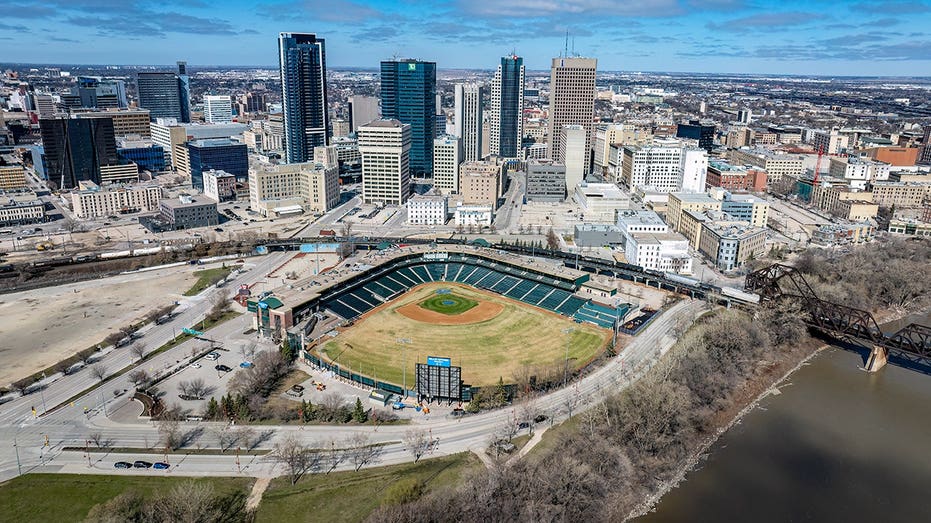 canadian-teen-girl-charged-with-arson-after-allegedly-torching-american-baseball-team’s-charter-bus