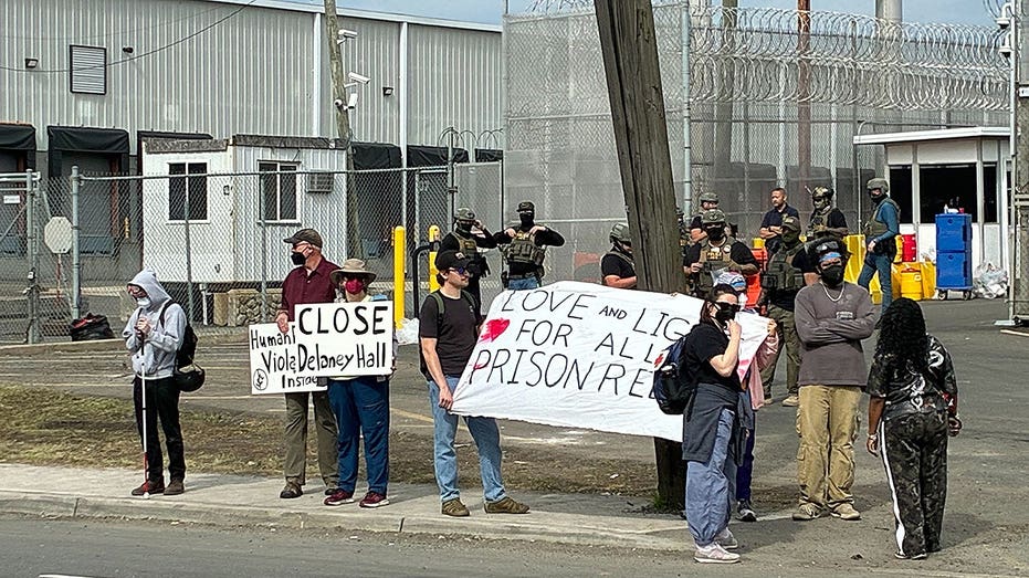 exclusive-video:-dems-slammed-for-demanding-‘five-star-accommodations’-for-illegal-immigrants-at-ice-facility