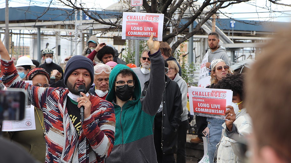 delaney-hall-protests-intensify-as-far-left-activists,-ice-supporters-converge-in-new-jersey