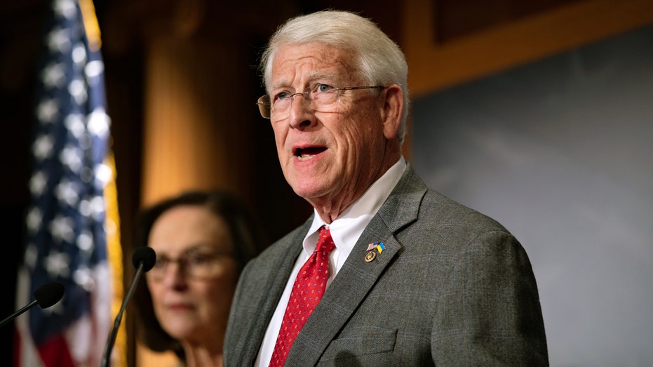 top-senate-republican-rips-into-trump’s-iran-deal,-says-$300-billion-makes-obama-deal-look-like-‘a-pittance’