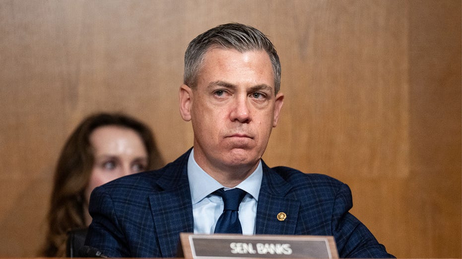 senate-republican-pushes-merit-based-military-promotions,-targets-biden-era-dei-policies