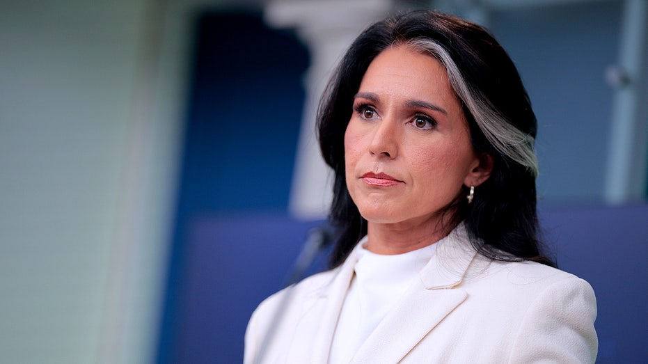 gabbard-spotlights-fauci,-covid-origin-questions-in-final-act-as-intelligence-chief-amid-succession-fight