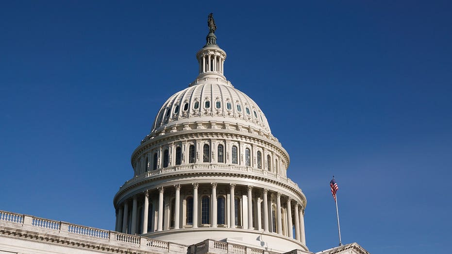 college-sports-sees-pivotal-moment-as-senate-looks-to-move-legislation-on-nil,-transfers-across-goal-line