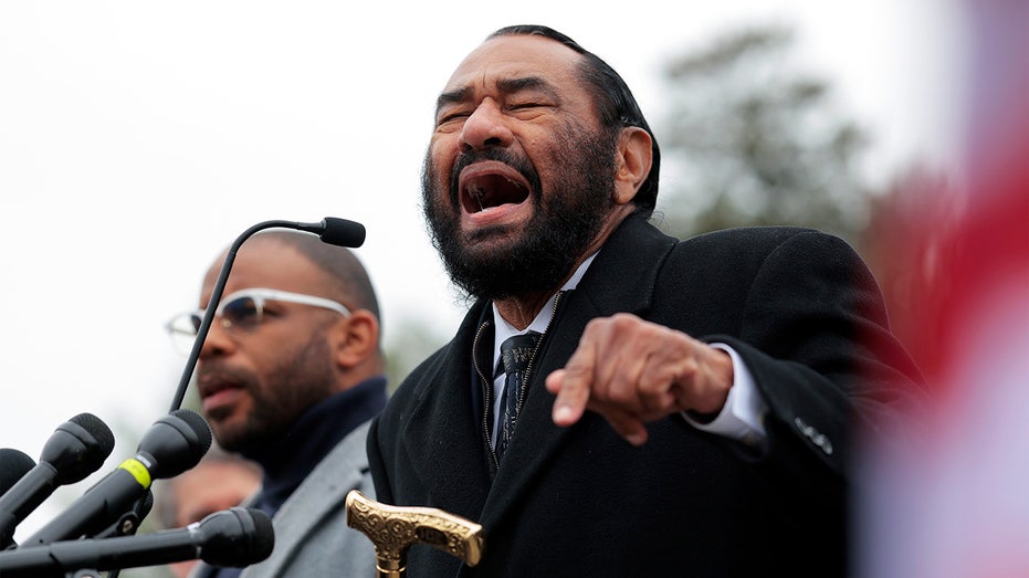 rep-al-green-tells-homeland-security-sec.-mullin-to-‘shut-up’-after-calling-him-a-racist-at-hearing