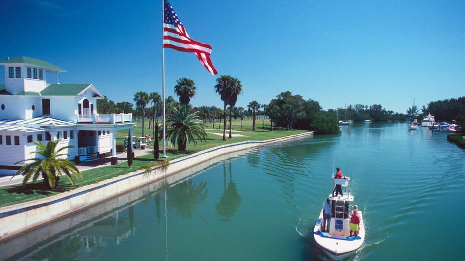 florida-and-texas-are-battling-for-new-residents.-desantis-thinks-he-found-an-advantage
