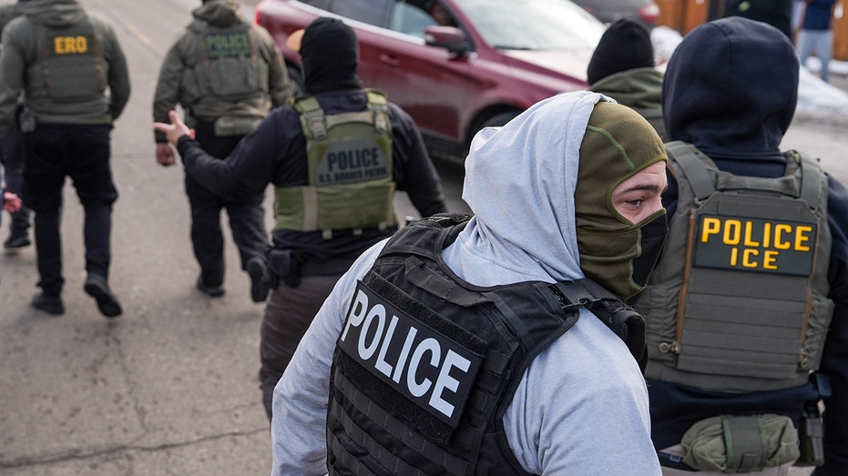 federal-judge-blocks-blue-state’s-law-prohibiting-ice-agents-from-wearing-masks-on-the-job