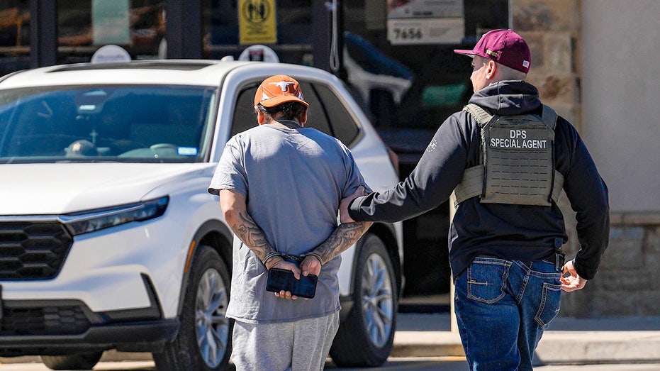 ice-surges-enforcement,-makes-10,000-arrests-in-five-days-amid-supreme-court-birthright-citizenship-decision