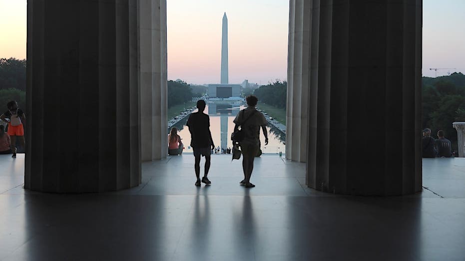 trump-shares-news-of-‘crystal-clear’-reflecting-pool,-calls-for-vandalism-suspect’s-arrest