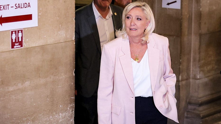french-court-clears-path-for-conservative-presidential-candidate,-but-house-arrest-threatens-campaign