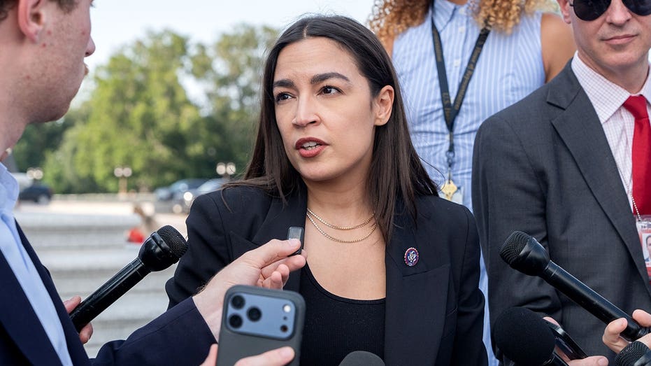 watch:-aoc-won’t-rule-out-white-house-bid-after-poll-names-her-democrats’-top-2028-pick
