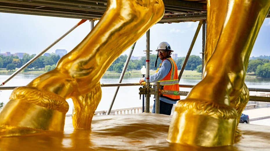 trump-unveils-gleaming-gold-makeover-of-iconic-dc-horse-statues