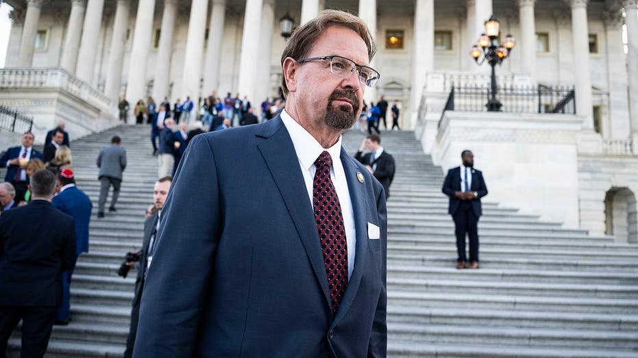 gop-lawmaker’s-gifts,-‘effusive-affection’-toward-young-staffers-detailed-in-explosive-ethics-report