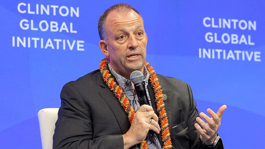 hawaii-gov.-josh-green-cruises-to-democratic-primary-win,-sets-up-fall-matchup-with-gop-nominee