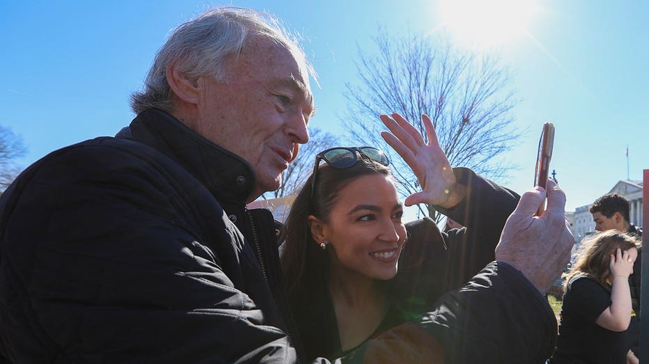 aoc-endorses-sen-ed-markey-as-incumbent-faces-dem-us-senate-primary-challenge-from-rep-seth-moulton