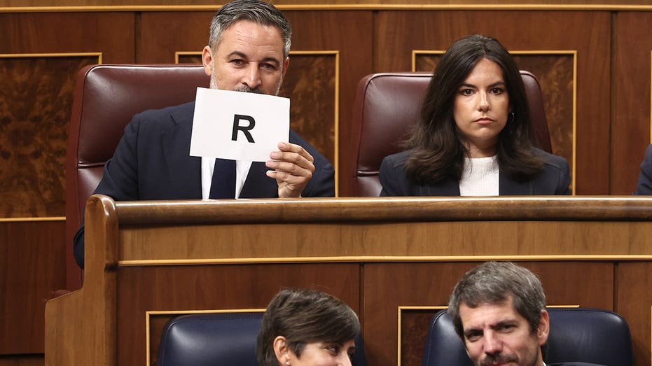spanish-opposition-leader-calls-prime-minister-a-‘traitor’-over-ceuta-migrant-crisis