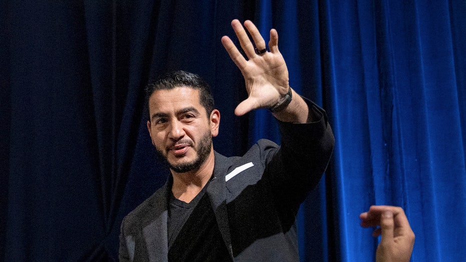 fatwas,-holy-wars-and-socialism:-inside-the-islamic-conference-where-el-sayed-drew-a-hero’s-welcome