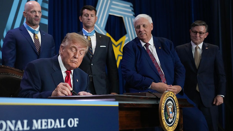 inside-trump’s-intimate-meeting-with-nation’s-bravest-soldiers-during-whirlwind-texas-trip