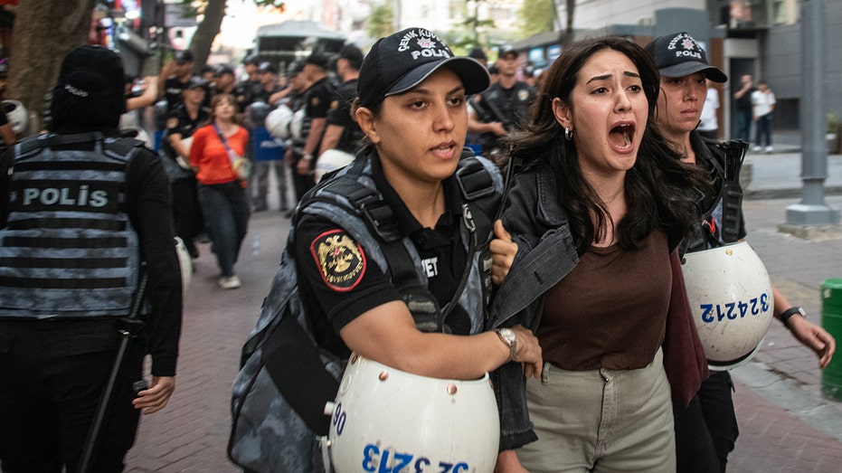 erdogan’s-turkey-cracks-down-on-lgbt-community-in-name-of-preserving-family-values