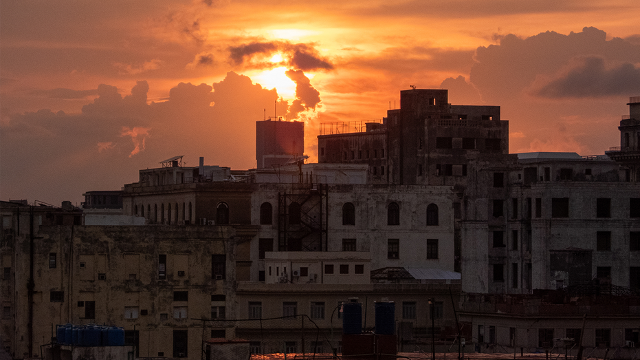 cuba-plunges-into-total-blackout-as-electrical-grid-collapses-again,-us-embassy-warns