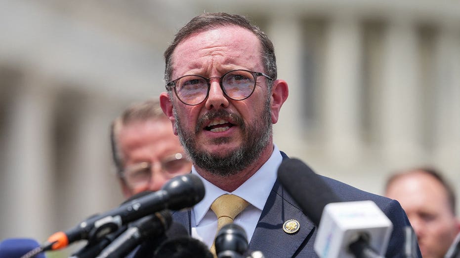 rep-eric-burlison:-‘most-of-my-colleagues’-are-‘drunk-on-spending-other-people’s-money,-even-republicans’