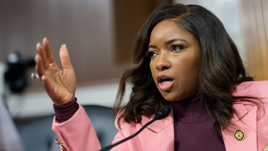 ‘f—-her’:-jasmine-crockett-torched-by-ex-dem-colleague-over-who-she-left-off-endorsement-list