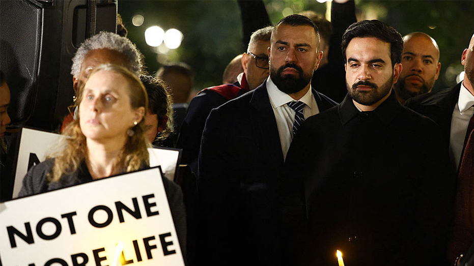 anti-israel-protesters-label-mamdani-a-‘traitor,’-accuse-him-of-‘genocide’-outside-oct-7-vigil