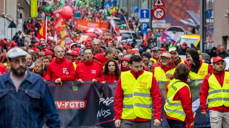 thousands-flood-brussels-streets-as-anti-austerity-protests-erupt-into-clashes-with-police