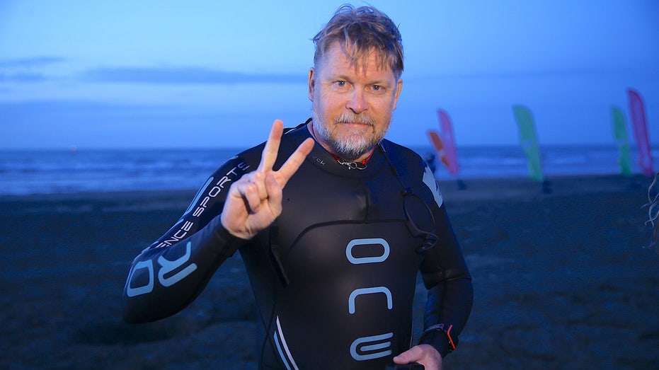 british-adventurer-returns-home-after-28-year-walk-around-the-world